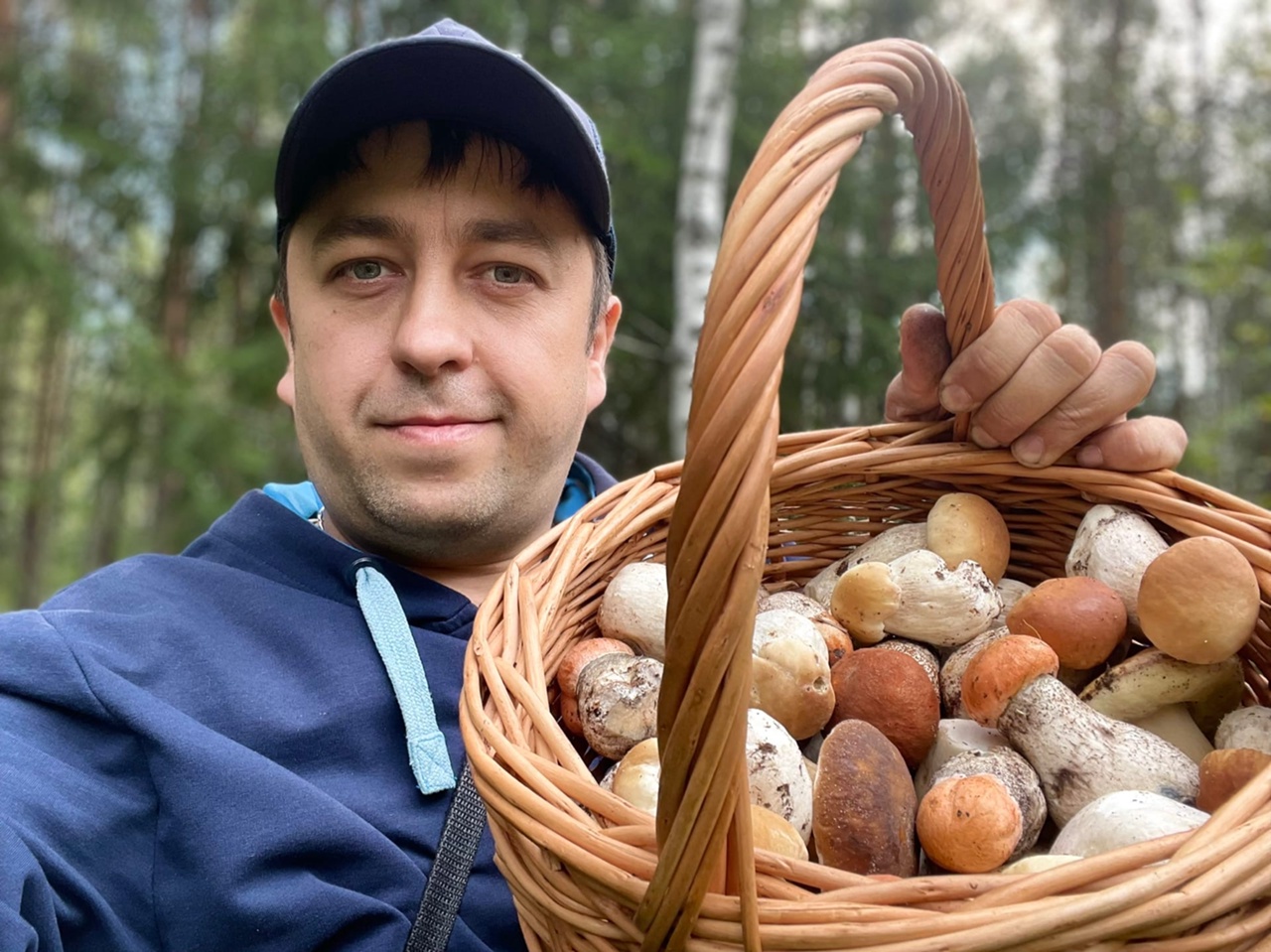 В соцсетях владимирцев периодически мелькают художественные кадры с корзинками и первой грибной добычей в них. «Ключ-Медиа» узнал у заядлого любителя тихой охоты, за какими экземплярами можно уже отправиться в ближайшие выходные! Тем более что дождей на этой неделе было предостаточно.