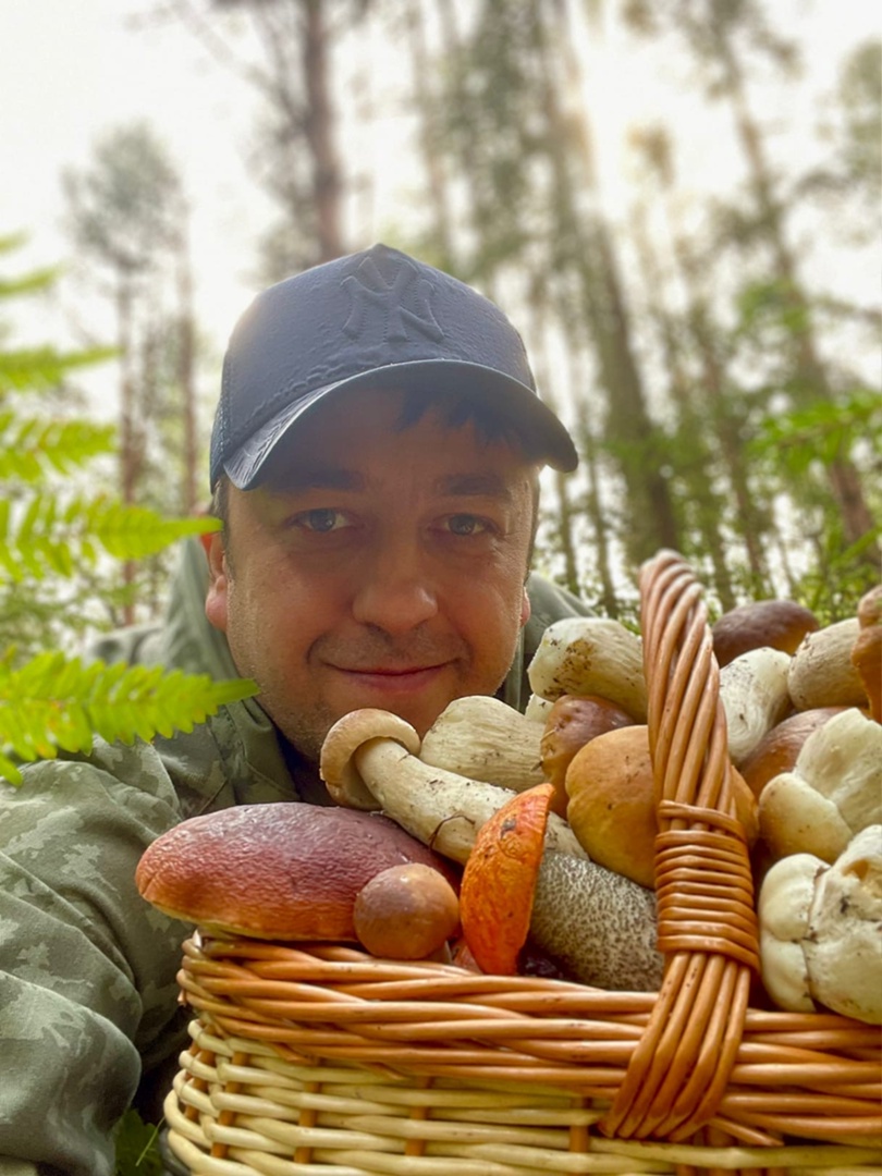 В соцсетях владимирцев периодически мелькают художественные кадры с корзинками и первой грибной добычей в них. «Ключ-Медиа» узнал у заядлого любителя тихой охоты, за какими экземплярами можно уже отправиться в ближайшие выходные! Тем более что дождей на этой неделе было предостаточно.