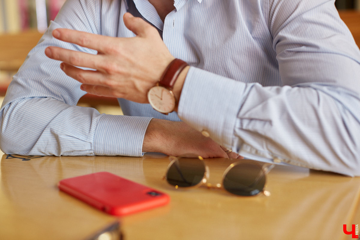 Сегодня на «Неудобные вопросы» от «Ключ-Медиа» ответит ведущий свадеб и мероприятий, шоумен и «охотник за звездами» Сергей Сажин. Он расскажет, каково быть человеком-праздником, объектом повышенного женского внимания и, разумеется, сплетен.