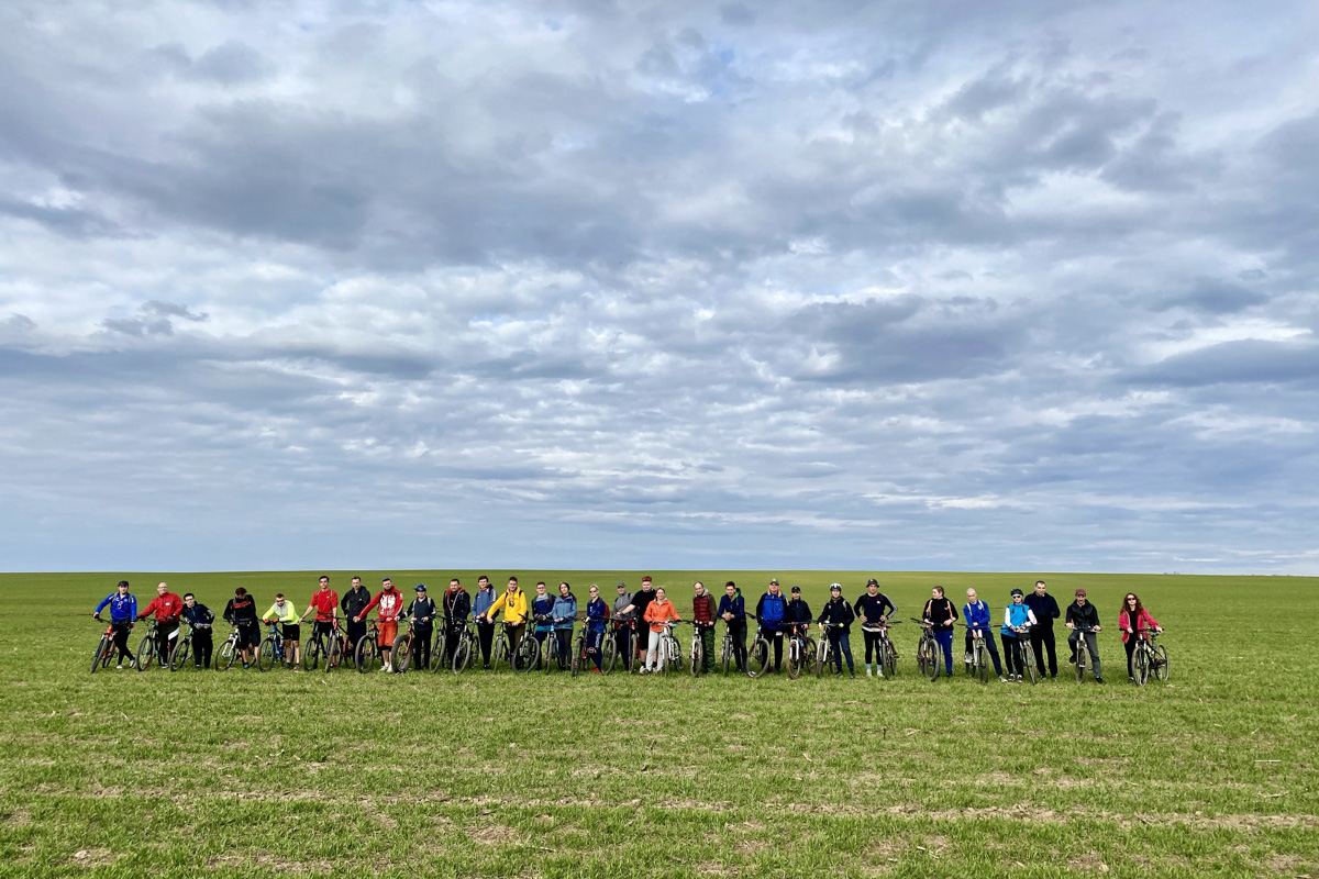 Асфальт вышел из-под луж, пора стряхнуть пыль с двухколесного коня и отправляться в путь! Субботним днем 30 апреля владимирские велосипедисты откроют сезон покатушек масштабным городским пробегом, а 8 мая отправятся в путешествие до Коврова. Какие еще приключения готовит любителям активного отдыха новый сезон?