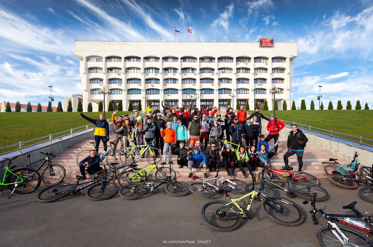 Асфальт вышел из-под луж, пора стряхнуть пыль с двухколесного коня и отправляться в путь! Субботним днем 30 апреля владимирские велосипедисты откроют сезон покатушек масштабным городским пробегом, а 8 мая отправятся в путешествие до Коврова. Какие еще приключения готовит любителям активного отдыха новый сезон?