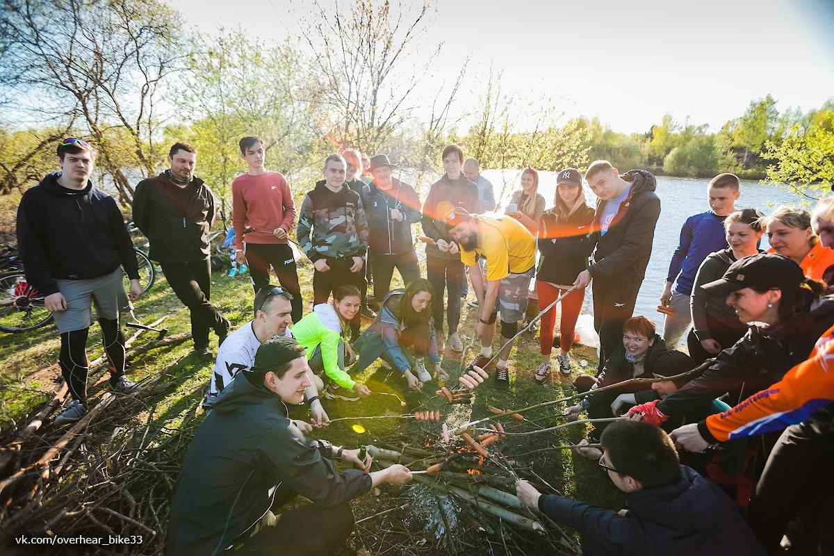Асфальт вышел из-под луж, пора стряхнуть пыль с двухколесного коня и отправляться в путь! Субботним днем 30 апреля владимирские велосипедисты откроют сезон покатушек масштабным городским пробегом, а 8 мая отправятся в путешествие до Коврова. Какие еще приключения готовит любителям активного отдыха новый сезон?