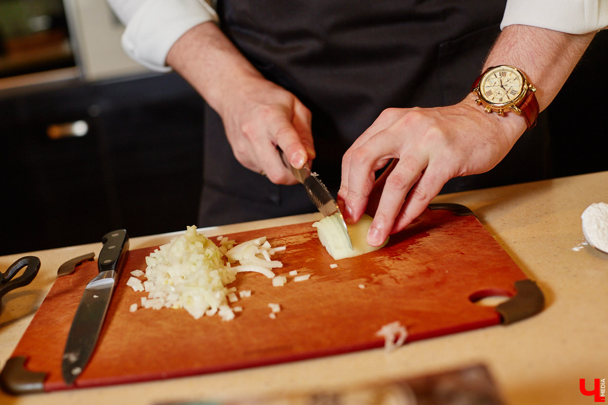 Ингредиенты всех стран объединились в бомбический соус для барбекю. Теперь майские каникулы пройдут у вас со вкусом огненного стейка, копченой паприки и экзотического микса специй!