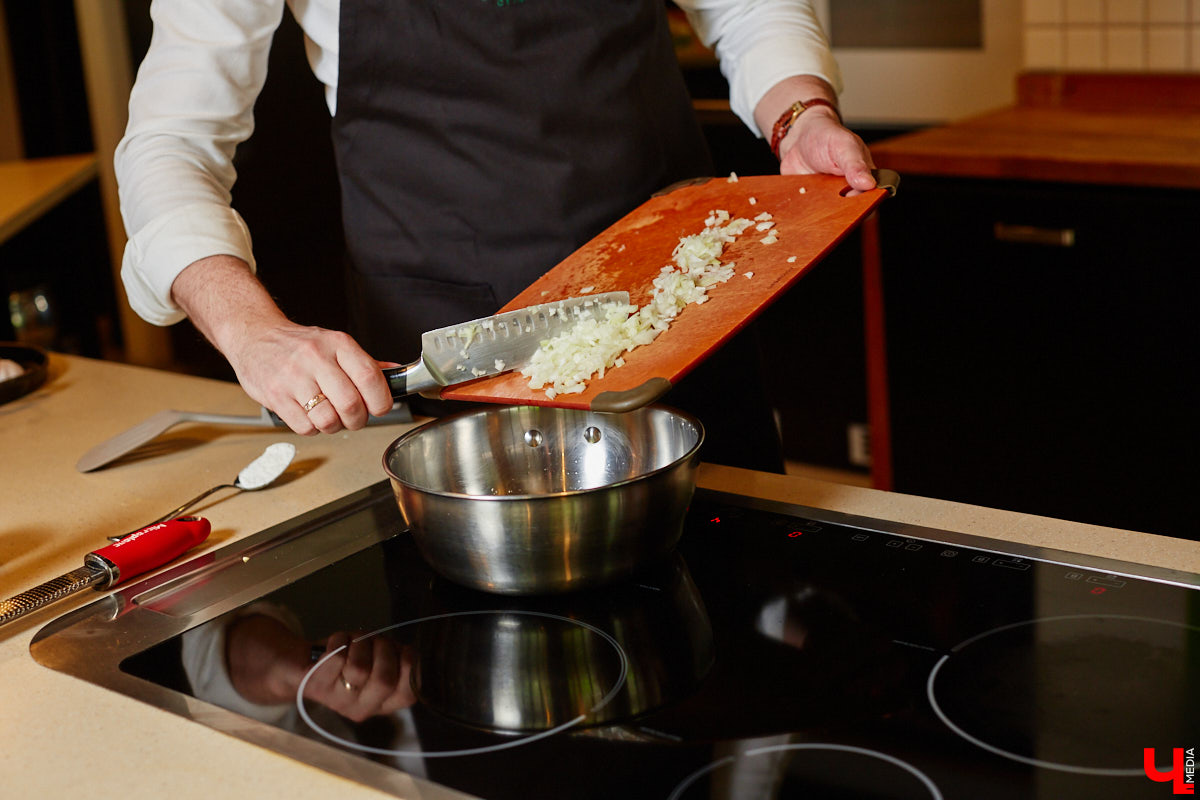 Ингредиенты всех стран объединились в бомбический соус для барбекю. Теперь майские каникулы пройдут у вас со вкусом огненного стейка, копченой паприки и экзотического микса специй!