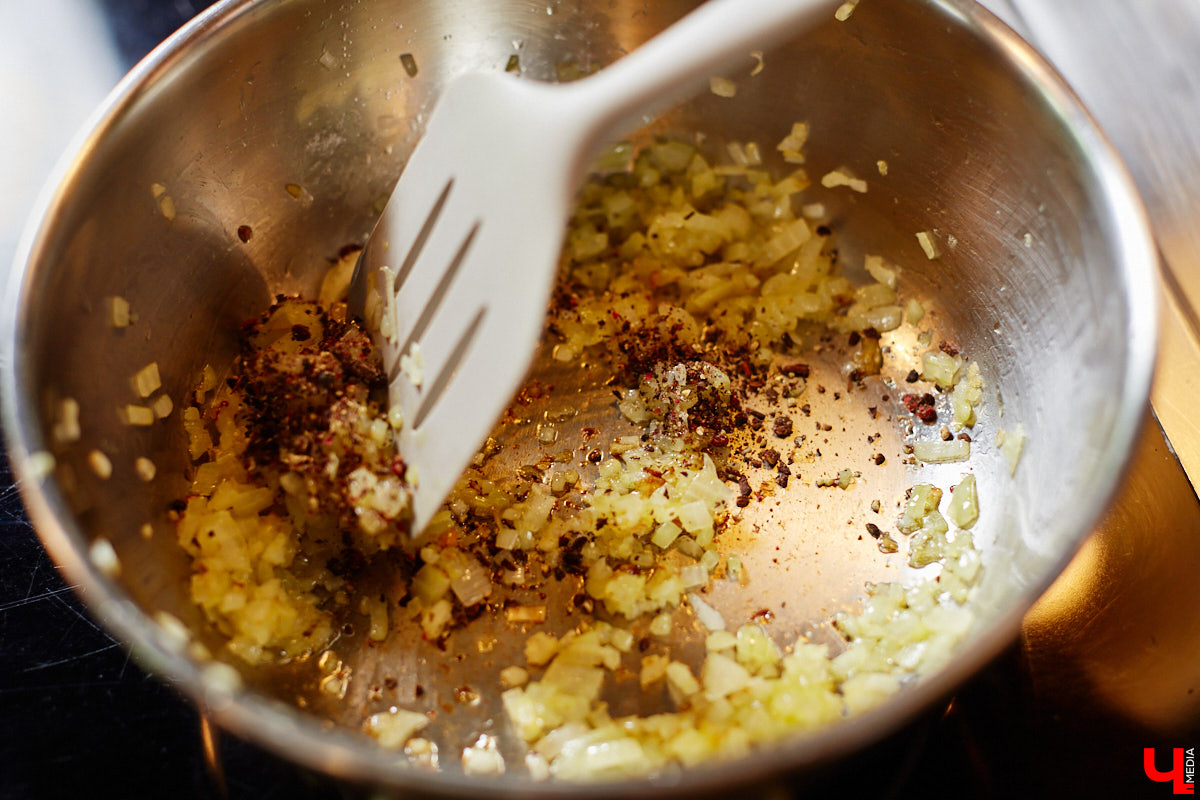 Ингредиенты всех стран объединились в бомбический соус для барбекю. Теперь майские каникулы пройдут у вас со вкусом огненного стейка, копченой паприки и экзотического микса специй!