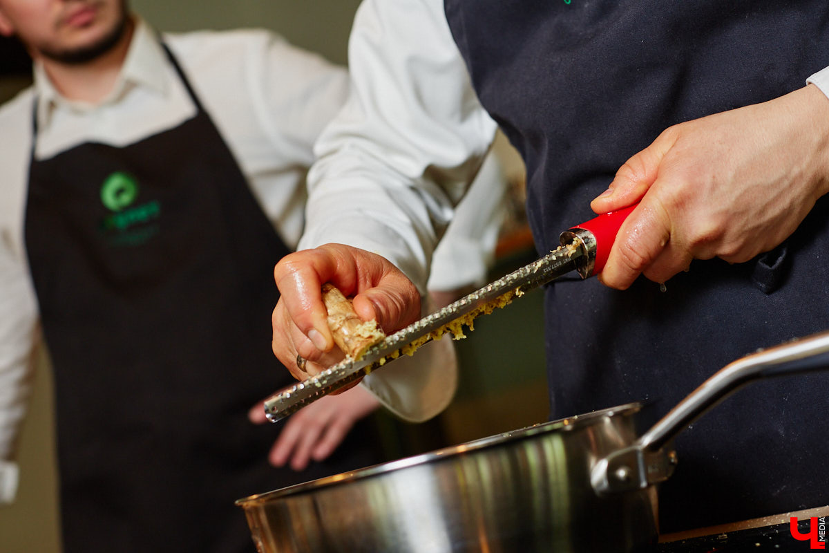 Ингредиенты всех стран объединились в бомбический соус для барбекю. Теперь майские каникулы пройдут у вас со вкусом огненного стейка, копченой паприки и экзотического микса специй!