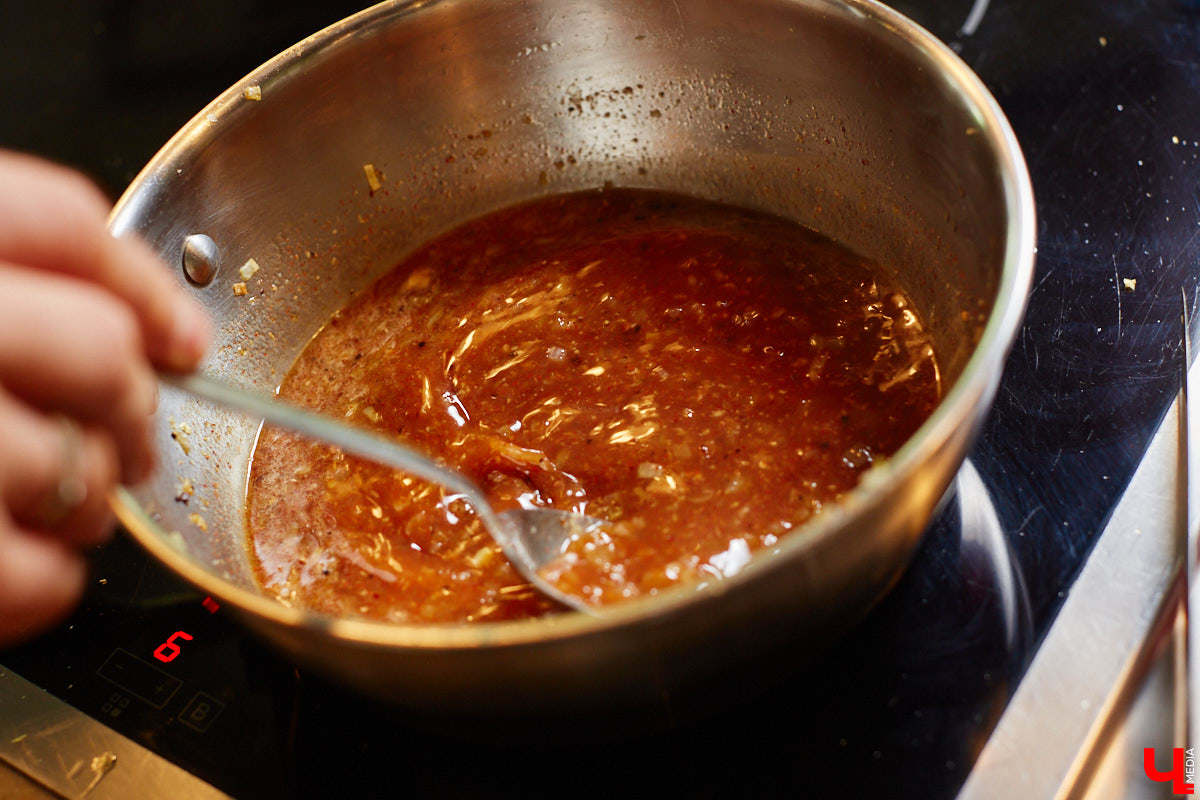 Ингредиенты всех стран объединились в бомбический соус для барбекю. Теперь майские каникулы пройдут у вас со вкусом огненного стейка, копченой паприки и экзотического микса специй!