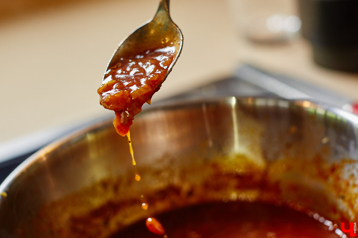 Ингредиенты всех стран объединились в бомбический соус для барбекю. Теперь майские каникулы пройдут у вас со вкусом огненного стейка, копченой паприки и экзотического микса специй!