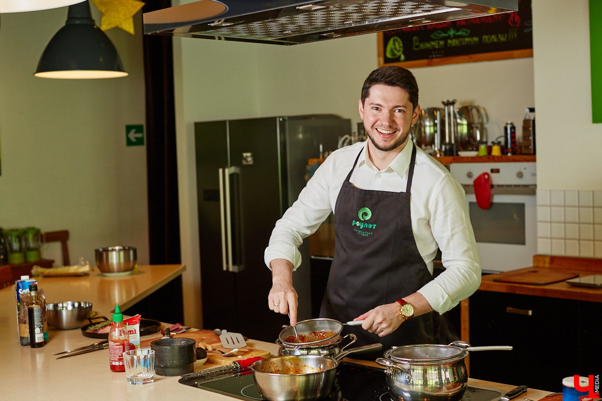 Ингредиенты всех стран объединились в бомбический соус для барбекю. Теперь майские каникулы пройдут у вас со вкусом огненного стейка, копченой паприки и экзотического микса специй!