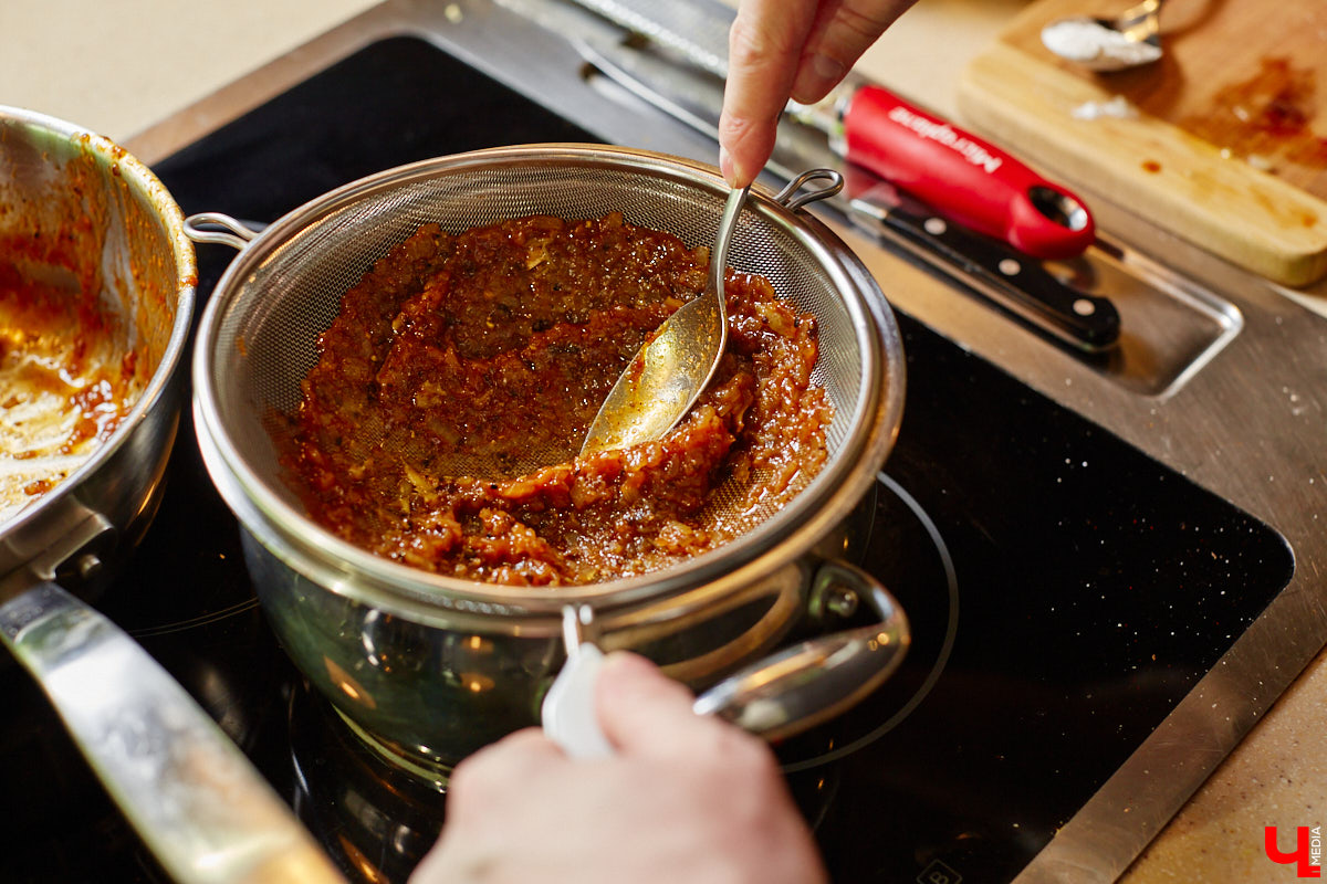Ингредиенты всех стран объединились в бомбический соус для барбекю. Теперь майские каникулы пройдут у вас со вкусом огненного стейка, копченой паприки и экзотического микса специй!