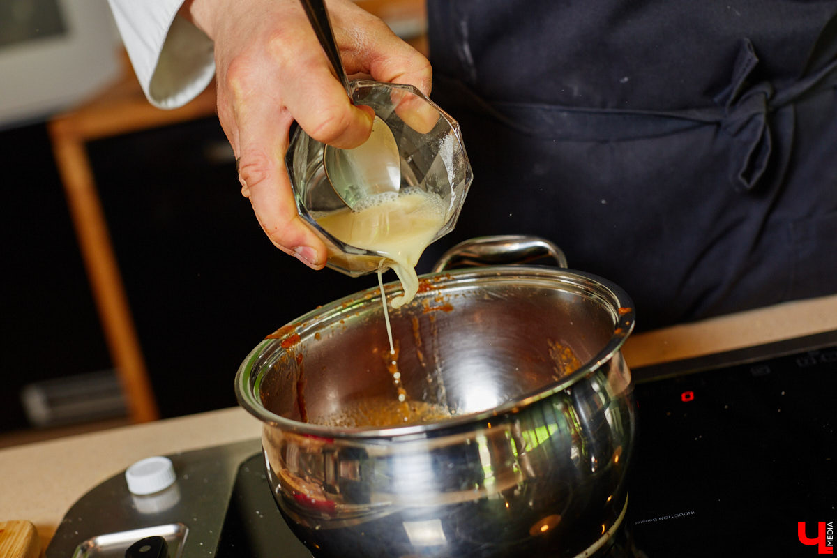 Ингредиенты всех стран объединились в бомбический соус для барбекю. Теперь майские каникулы пройдут у вас со вкусом огненного стейка, копченой паприки и экзотического микса специй!