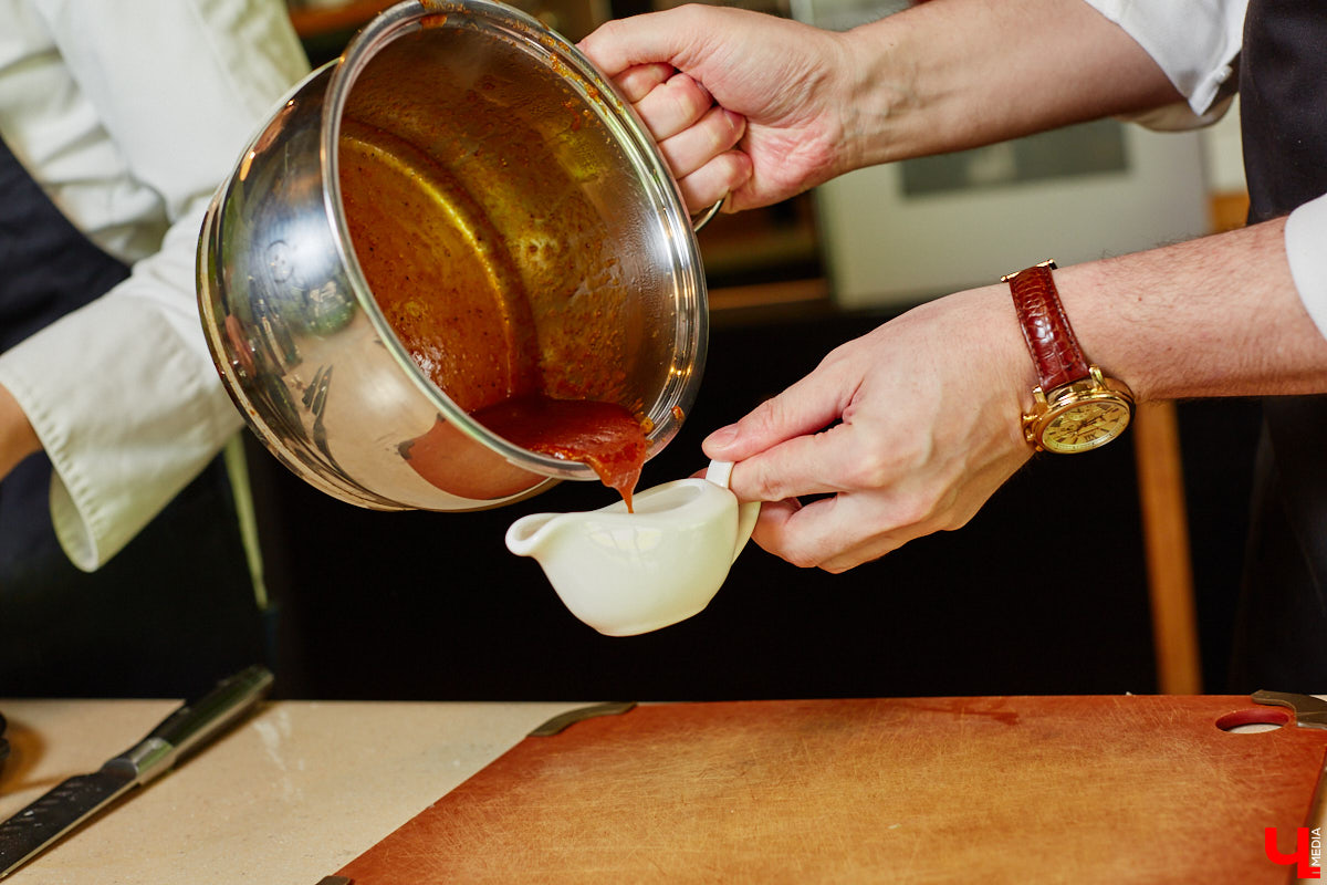 Ингредиенты всех стран объединились в бомбический соус для барбекю. Теперь майские каникулы пройдут у вас со вкусом огненного стейка, копченой паприки и экзотического микса специй!