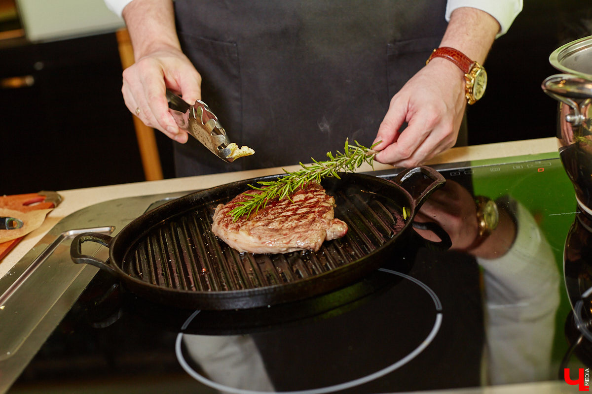 Ингредиенты всех стран объединились в бомбический соус для барбекю. Теперь майские каникулы пройдут у вас со вкусом огненного стейка, копченой паприки и экзотического микса специй!