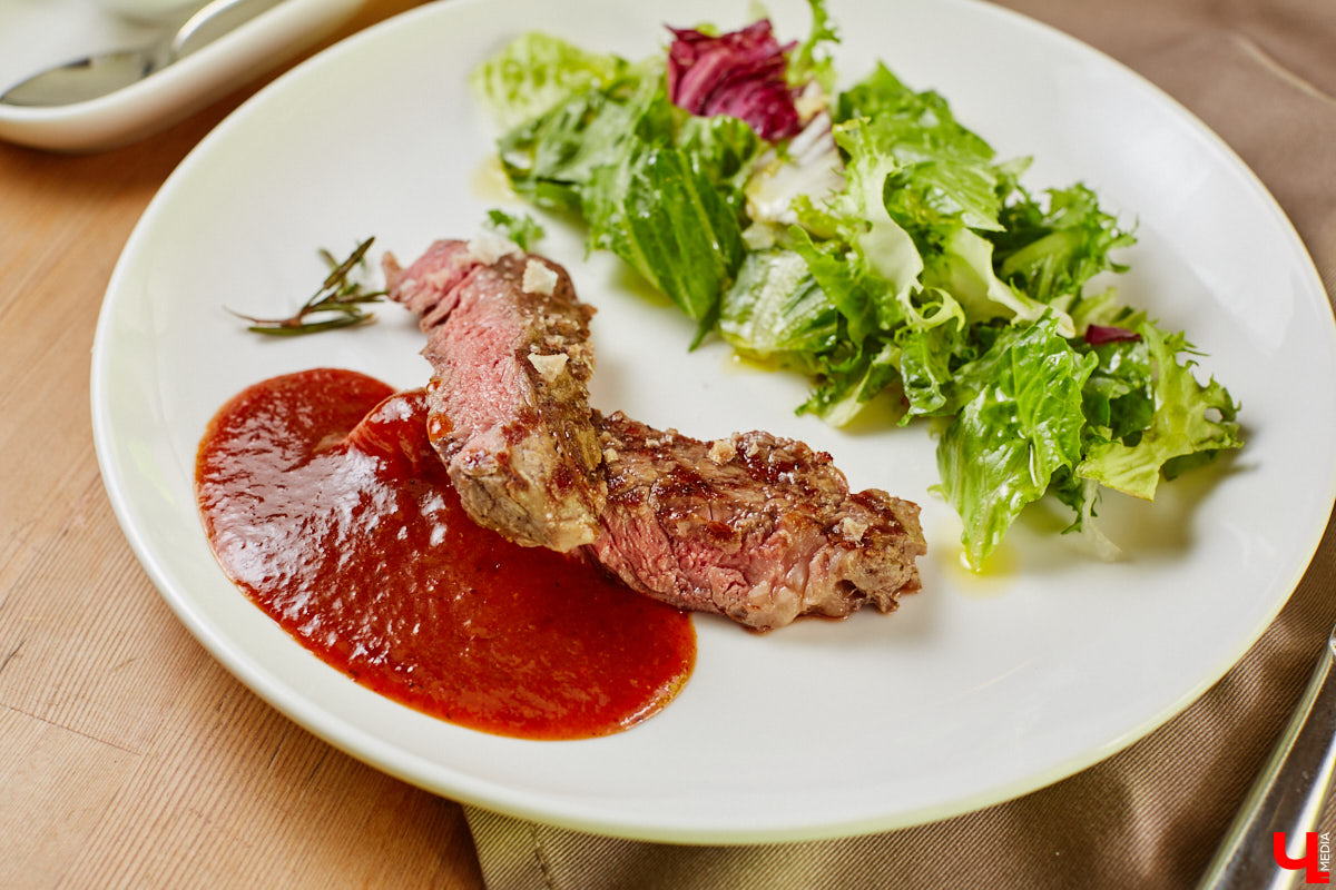 Ингредиенты всех стран объединились в бомбический соус для барбекю. Теперь майские каникулы пройдут у вас со вкусом огненного стейка, копченой паприки и экзотического микса специй!