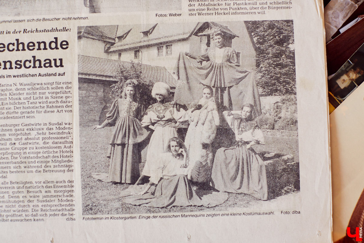 В 80-х годах самым модным местом Владимира был Дом быта на улице Разина. Именно там рождались коллекции одежды, которые потом попадали на прилавки магазинов. В здании трудились художники, дизайнеры, конструкторы, швеи и, конечно, лучшие девушки СССР — модели. О показах тех времен, командировках за границу и особенностях работы в СССР «Ключ-Медиа» рассказали Елена Смирнова и Анна Трубова.