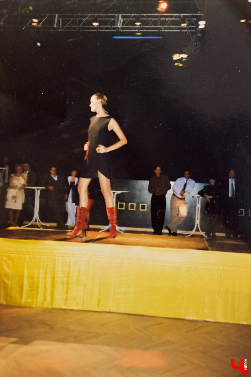 В 80-х годах самым модным местом Владимира был Дом быта на улице Разина. Именно там рождались коллекции одежды, которые потом попадали на прилавки магазинов. В здании трудились художники, дизайнеры, конструкторы, швеи и, конечно, лучшие девушки СССР — модели. О показах тех времен, командировках за границу и особенностях работы в СССР «Ключ-Медиа» рассказали Елена Смирнова и Анна Трубова.