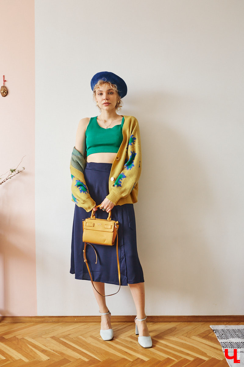 Найти в секонд-хенде что-нибудь стоящее столь же непросто, как отыскать иголку в стоге сена. Но только не для владимирского стилиста Софии Кожевниковой. Одна из последних ее «жемчужин» — кожаный жилет известного бренда всего за 700 рублей. Хотите также? Читайте советы Софии!