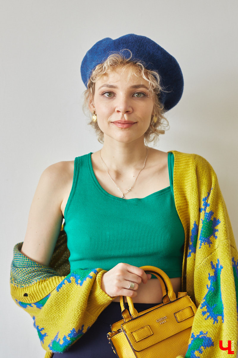 Найти в секонд-хенде что-нибудь стоящее столь же непросто, как отыскать иголку в стоге сена. Но только не для владимирского стилиста Софии Кожевниковой. Одна из последних ее «жемчужин» — кожаный жилет известного бренда всего за 700 рублей. Хотите также? Читайте советы Софии!