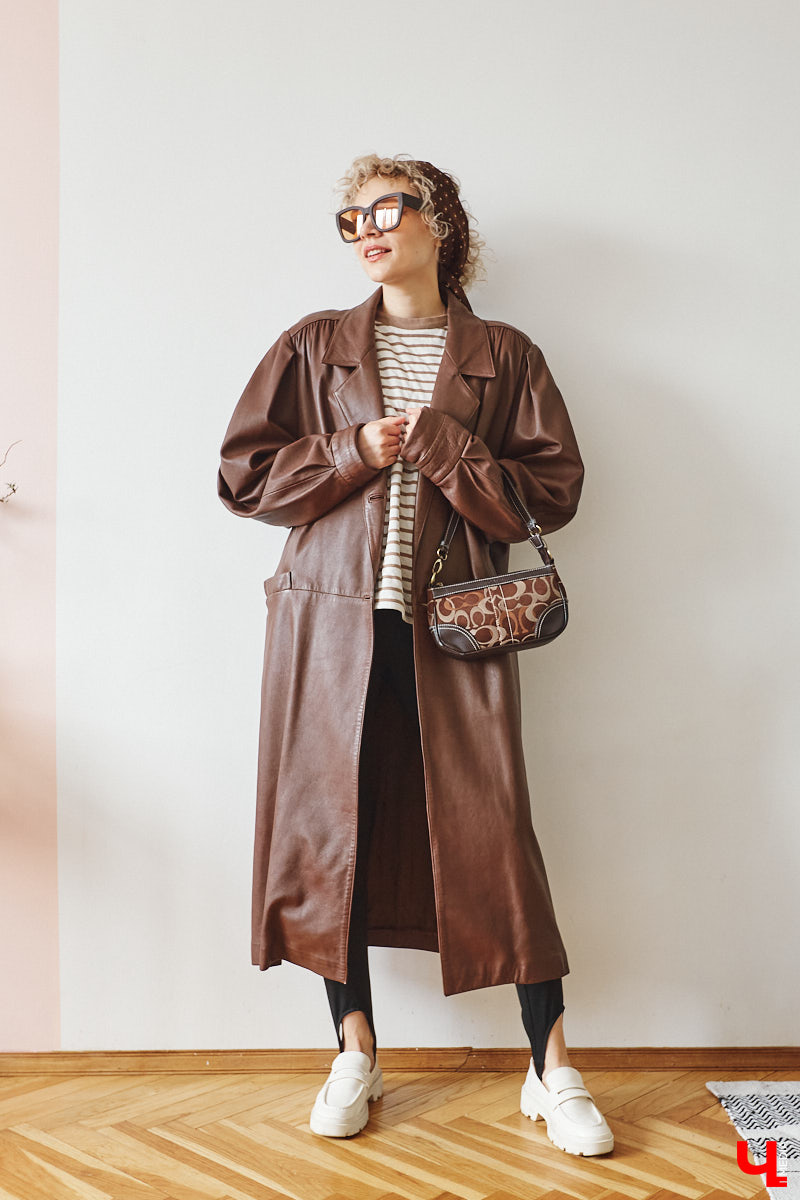 Найти в секонд-хенде что-нибудь стоящее столь же непросто, как отыскать иголку в стоге сена. Но только не для владимирского стилиста Софии Кожевниковой. Одна из последних ее «жемчужин» — кожаный жилет известного бренда всего за 700 рублей. Хотите также? Читайте советы Софии!