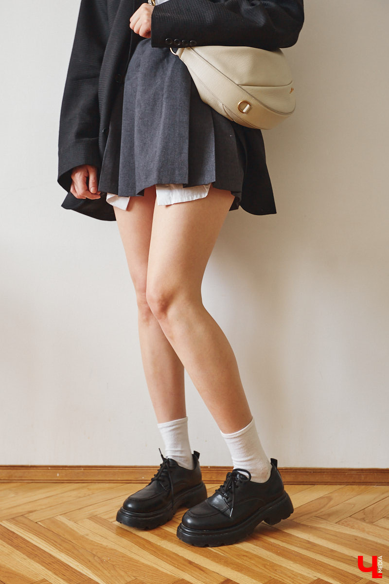 Найти в секонд-хенде что-нибудь стоящее столь же непросто, как отыскать иголку в стоге сена. Но только не для владимирского стилиста Софии Кожевниковой. Одна из последних ее «жемчужин» — кожаный жилет известного бренда всего за 700 рублей. Хотите также? Читайте советы Софии!