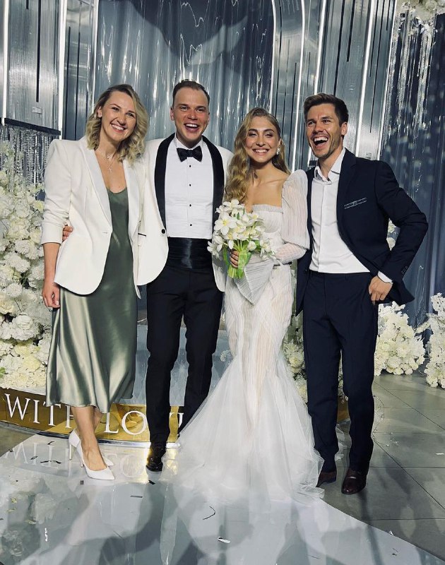 После окончания олимпийского сезона муромский лыжник Иван Якимушкин женился. Свадьба прошла в Тюмени в присутствии звездных гостей. Не пропустила торжество и легенда мирового спорта – Елена Вяльбе. Более того, трёхкратная олимпийская чемпионка показала класс и поймала букет невесты.