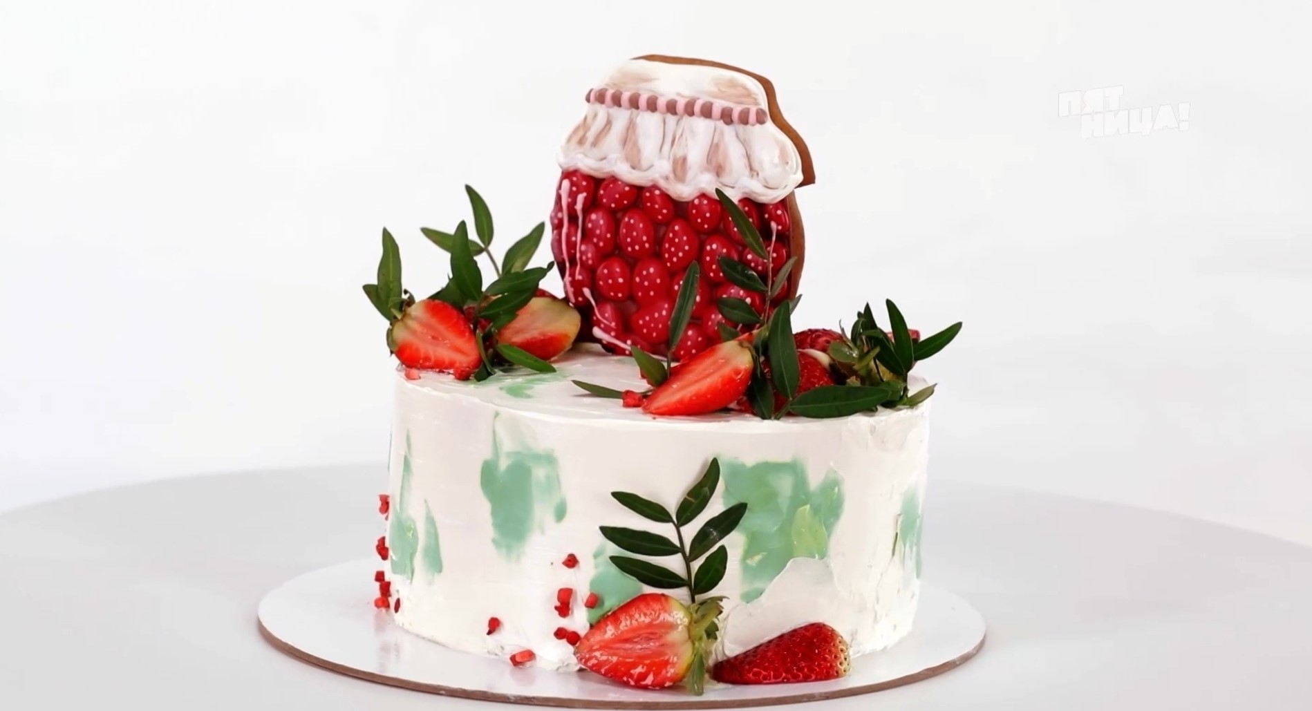 Еще одна жительница Владимира удивила членов жюри популярного шоу «Кондитер»! Анна Филиппова угостила Рената Агзамова и компанию тортом с клубникой. И устоять против него никто не смог. В результате наша землячка получила все три «да» и путевку в финал популярного проекта. О том, как это было, Анна рассказала нашему изданию.