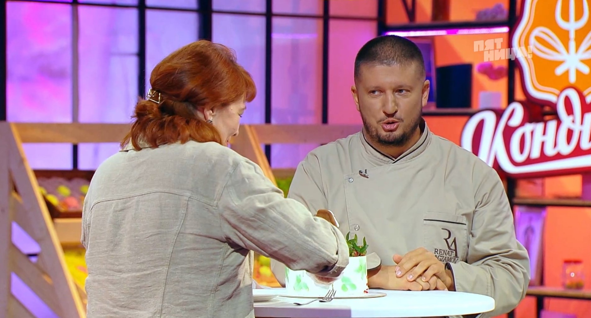 Еще одна жительница Владимира удивила членов жюри популярного шоу «Кондитер»! Анна Филиппова угостила Рената Агзамова и компанию тортом с клубникой. И устоять против него никто не смог. В результате наша землячка получила все три «да» и путевку в финал популярного проекта. О том, как это было, Анна рассказала нашему изданию.