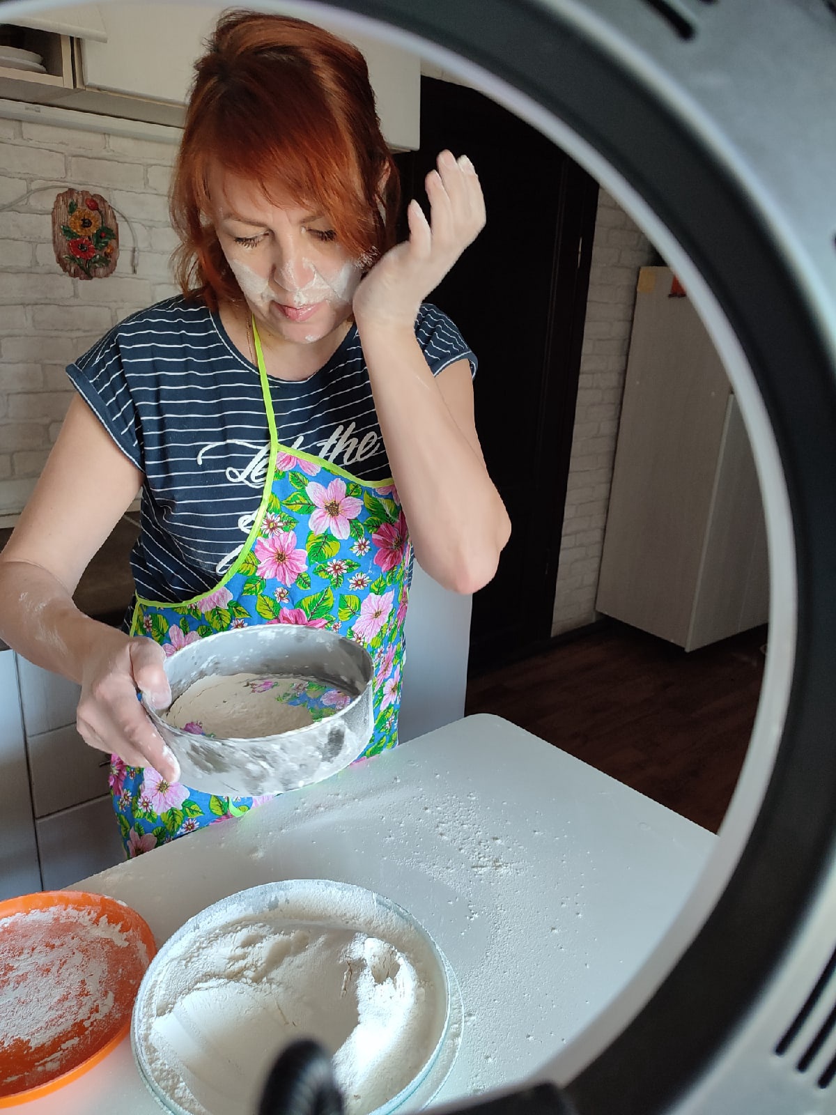 Еще одна жительница Владимира удивила членов жюри популярного шоу «Кондитер»! Анна Филиппова угостила Рената Агзамова и компанию тортом с клубникой. И устоять против него никто не смог. В результате наша землячка получила все три «да» и путевку в финал популярного проекта. О том, как это было, Анна рассказала нашему изданию.