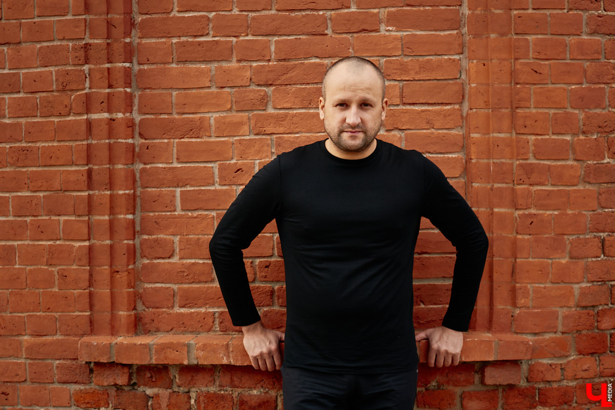 На этой неделе «Ключ-Медиа», рискуя испортить себе карму, задал неудобные вопросы глобальному эзотерику № 1 Петру Доманову. Именно так он себя сам называет. Верите в необъяснимое — тогда интервью для вас. Нет? Уверены, что и вам будет интересно прочесть нашу статью.