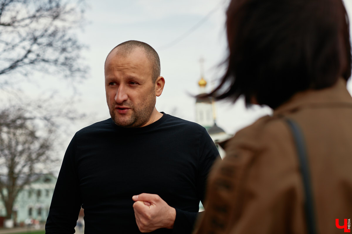 На этой неделе «Ключ-Медиа», рискуя испортить себе карму, задал неудобные вопросы глобальному эзотерику № 1 Петру Доманову. Именно так он себя сам называет. Верите в необъяснимое — тогда интервью для вас. Нет? Уверены, что и вам будет интересно прочесть нашу статью.