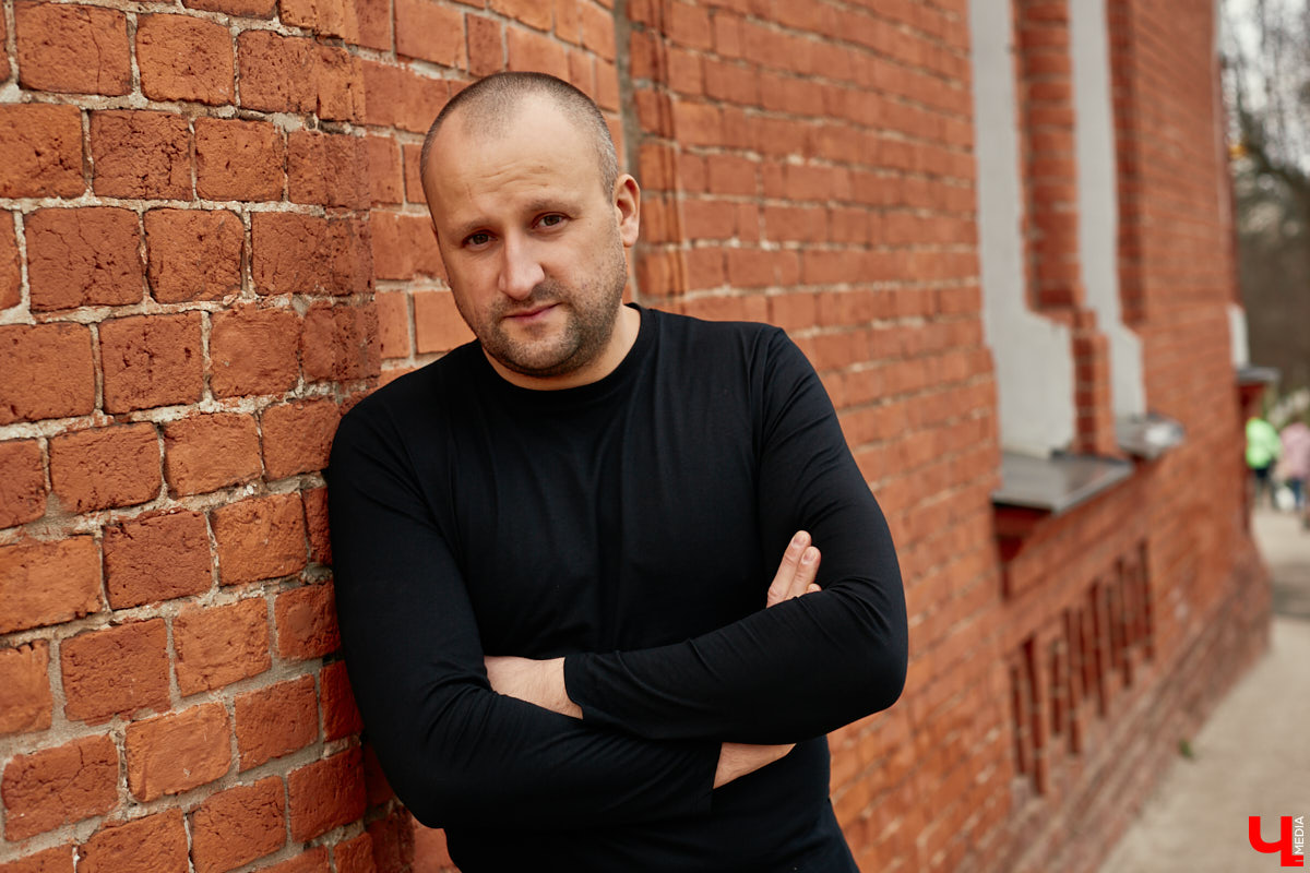 На этой неделе «Ключ-Медиа», рискуя испортить себе карму, задал неудобные вопросы глобальному эзотерику № 1 Петру Доманову. Именно так он себя сам называет. Верите в необъяснимое — тогда интервью для вас. Нет? Уверены, что и вам будет интересно прочесть нашу статью.