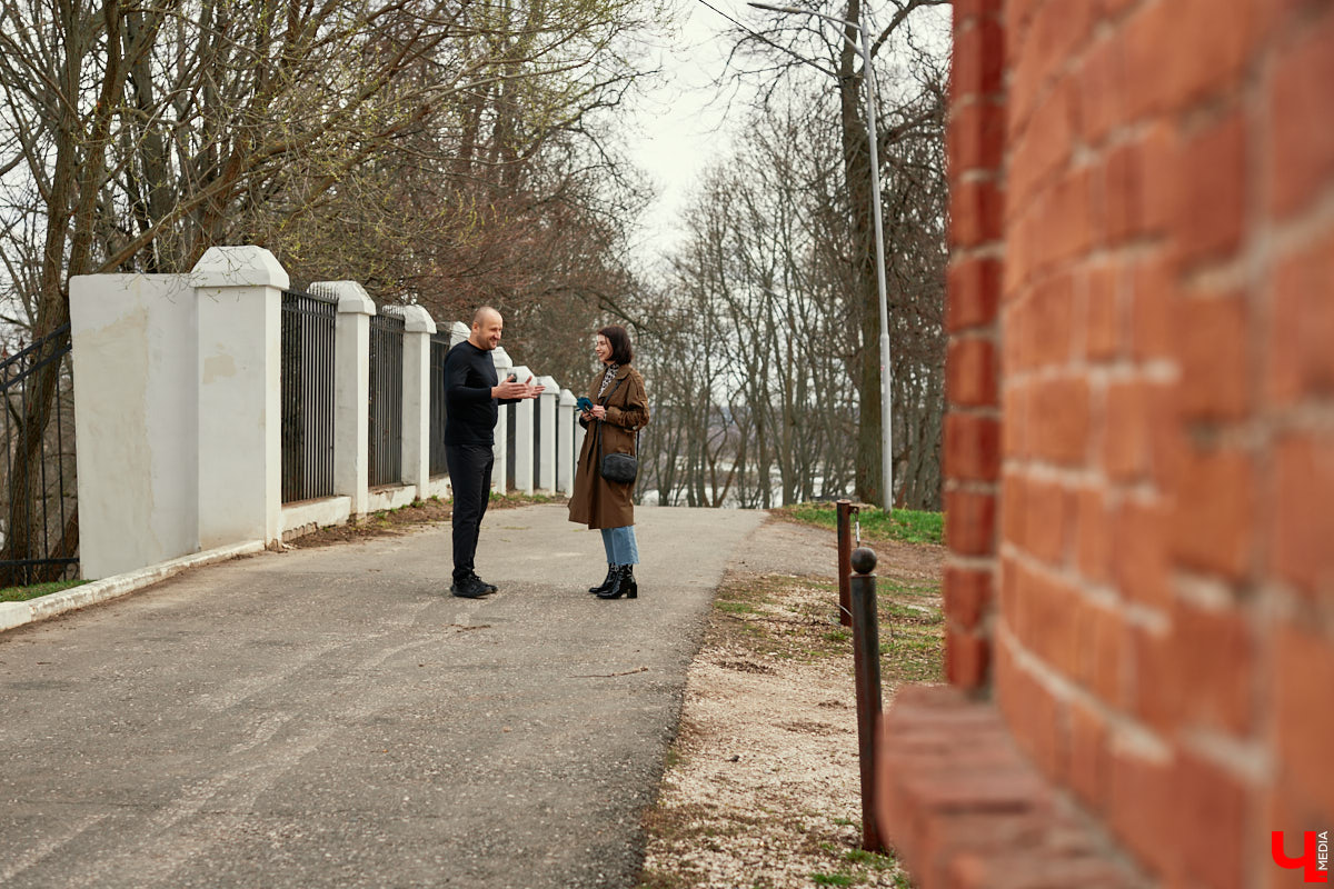 На этой неделе «Ключ-Медиа», рискуя испортить себе карму, задал неудобные вопросы глобальному эзотерику № 1 Петру Доманову. Именно так он себя сам называет. Верите в необъяснимое — тогда интервью для вас. Нет? Уверены, что и вам будет интересно прочесть нашу статью.