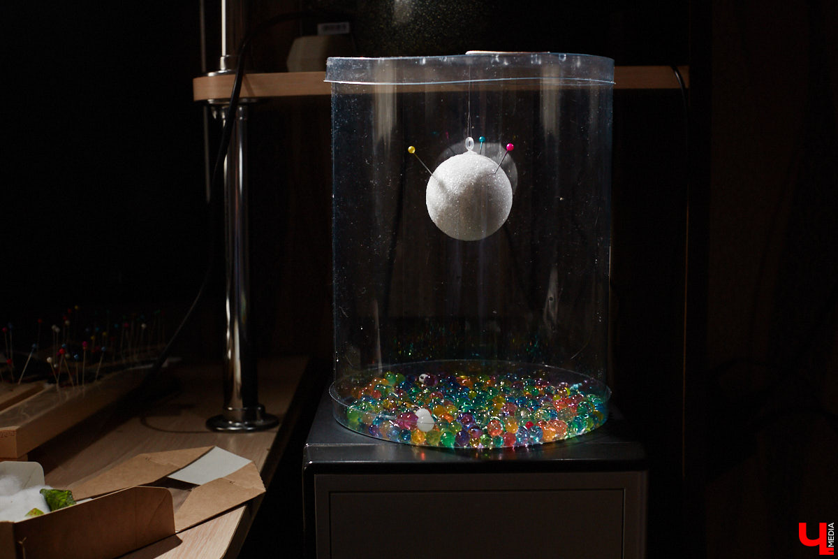 Юлия Титова с детства любит насекомых, но работает инженером. Необычное хобби позволяет ей просто отдыхать душой. Свою энтомологическую коллекцию девушка собирает уже 4 года, а этим летом мечтает заполучить совершенно новые и эксклюзивные виды крылатых красавиц.