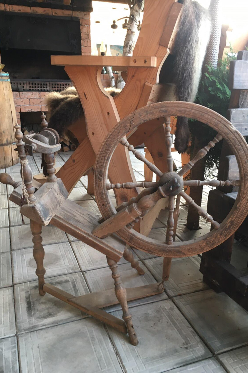 Владимирская область славится творческими и неординарными людьми, многие из которых посвящают свою жизнь развитию региона. Например, Дмитрий Тимошенков из Коврова решил открыть частный музей крестьянского быта и истории СССР, скульптор Игорь Володин украшает своими работами парк «Сказка» в Гусь-Хрустальном, а меценат Евгений Федоров пополняет Музей меди и латуни в Киржаче уникальными экспонатами.