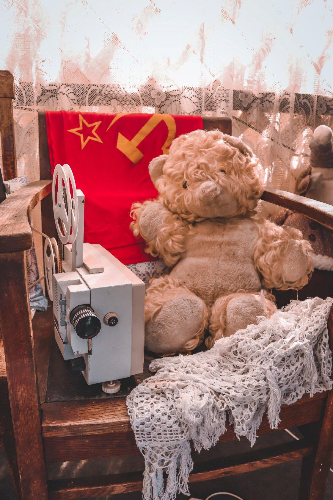 Владимирская область славится творческими и неординарными людьми, многие из которых посвящают свою жизнь развитию региона. Например, Дмитрий Тимошенков из Коврова решил открыть частный музей крестьянского быта и истории СССР, скульптор Игорь Володин украшает своими работами парк «Сказка» в Гусь-Хрустальном, а меценат Евгений Федоров пополняет Музей меди и латуни в Киржаче уникальными экспонатами.