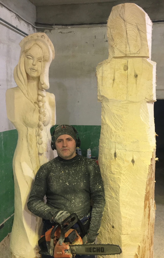 Владимирская область славится творческими и неординарными людьми, многие из которых посвящают свою жизнь развитию региона. Например, Дмитрий Тимошенков из Коврова решил открыть частный музей крестьянского быта и истории СССР, скульптор Игорь Володин украшает своими работами парк «Сказка» в Гусь-Хрустальном, а меценат Евгений Федоров пополняет Музей меди и латуни в Киржаче уникальными экспонатами.