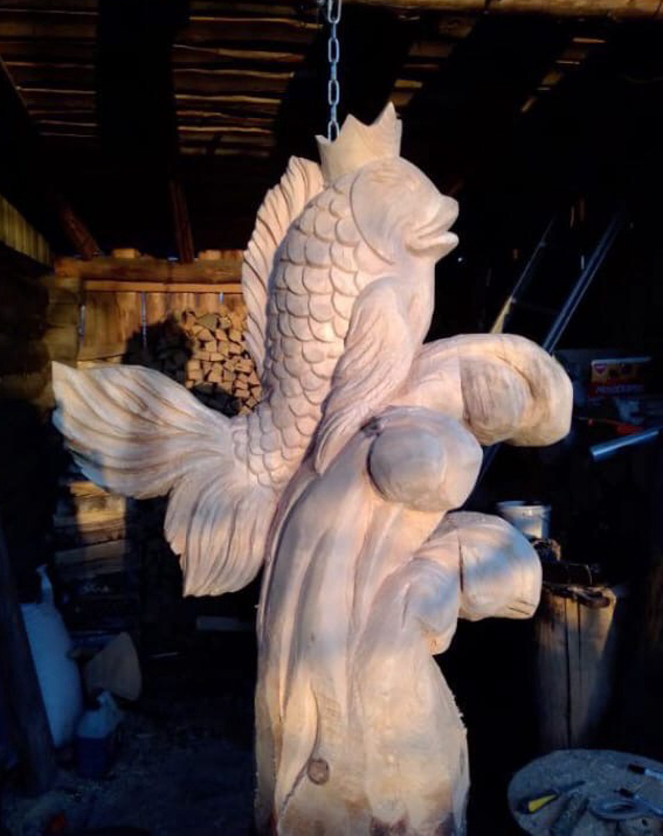 Владимирская область славится творческими и неординарными людьми, многие из которых посвящают свою жизнь развитию региона. Например, Дмитрий Тимошенков из Коврова решил открыть частный музей крестьянского быта и истории СССР, скульптор Игорь Володин украшает своими работами парк «Сказка» в Гусь-Хрустальном, а меценат Евгений Федоров пополняет Музей меди и латуни в Киржаче уникальными экспонатами.