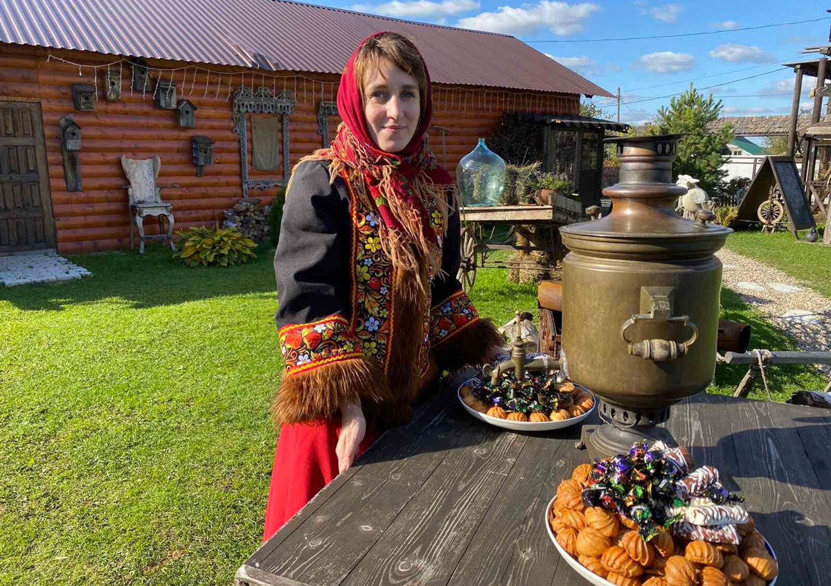 Владимирская область славится творческими и неординарными людьми, многие из которых посвящают свою жизнь развитию региона. Например, Дмитрий Тимошенков из Коврова решил открыть частный музей крестьянского быта и истории СССР, скульптор Игорь Володин украшает своими работами парк «Сказка» в Гусь-Хрустальном, а меценат Евгений Федоров пополняет Музей меди и латуни в Киржаче уникальными экспонатами.