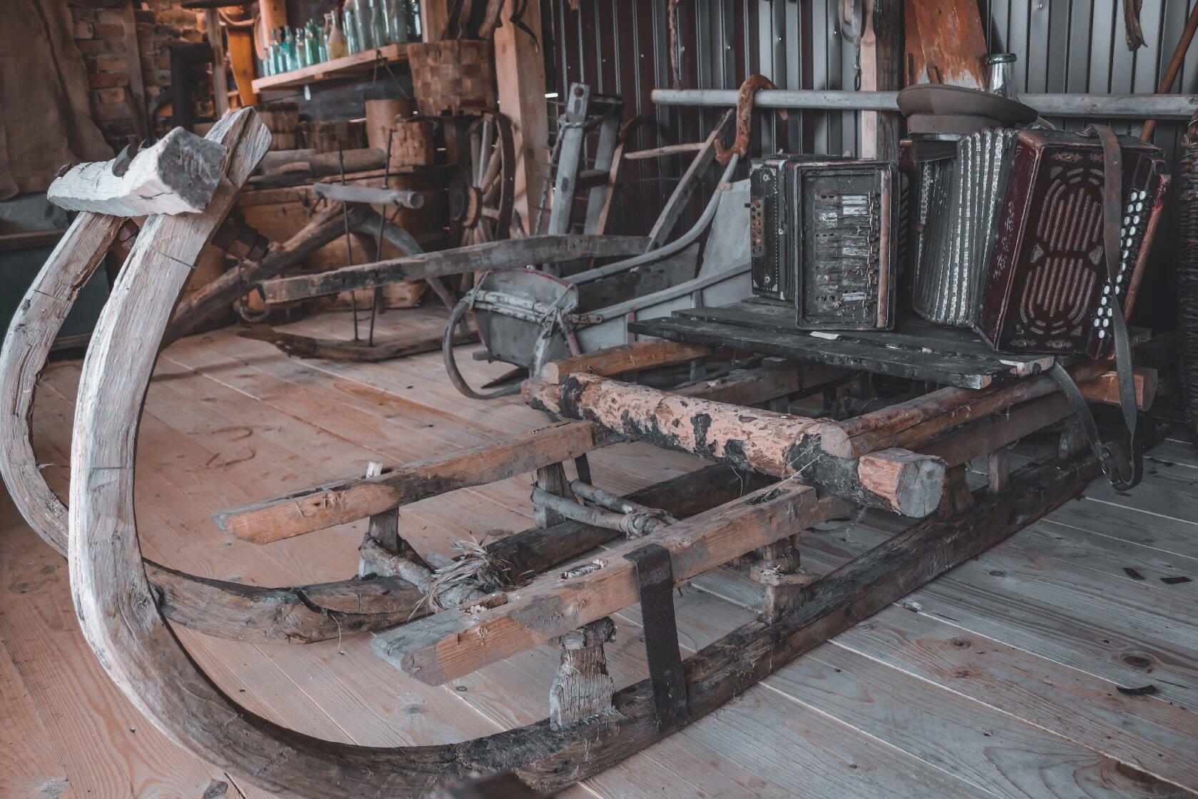 Владимирская область славится творческими и неординарными людьми, многие из которых посвящают свою жизнь развитию региона. Например, Дмитрий Тимошенков из Коврова решил открыть частный музей крестьянского быта и истории СССР, скульптор Игорь Володин украшает своими работами парк «Сказка» в Гусь-Хрустальном, а меценат Евгений Федоров пополняет Музей меди и латуни в Киржаче уникальными экспонатами.