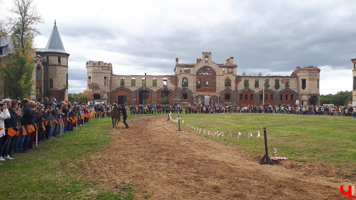 Пора снова поговорить про восстановление усадьбы в Муромцево. Не исключено, что на ее территории может расположиться и частная гостиница. А в павильоне «Галера» в Центральном парке вскоре будут проходить выставки, концерты, спектакли, творческие вечера, возможно, даже в формате тусовки. Руководство ВСМЗ подробнее рассказало о своих планах.