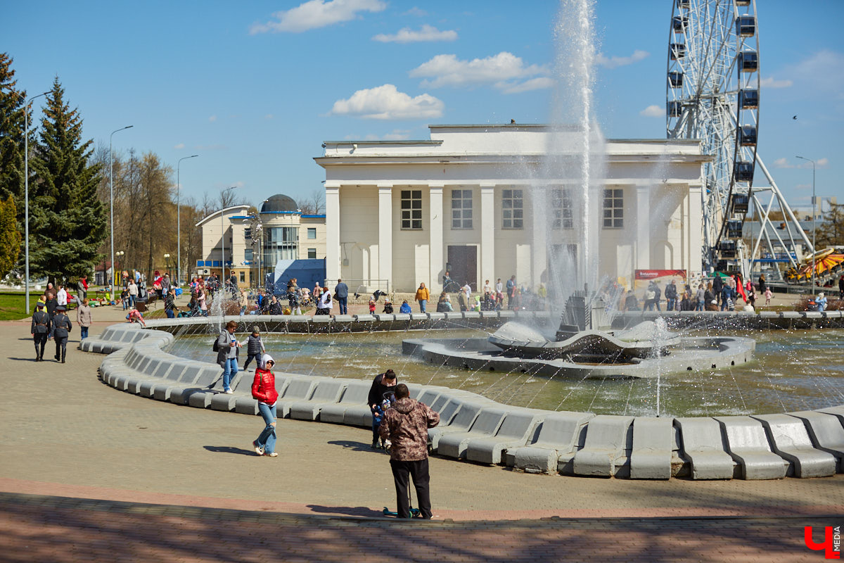 Пора снова поговорить про восстановление усадьбы в Муромцево. Не исключено, что на ее территории может расположиться и частная гостиница. А в павильоне «Галера» в Центральном парке вскоре будут проходить выставки, концерты, спектакли, творческие вечера, возможно, даже в формате тусовки. Руководство ВСМЗ подробнее рассказало о своих планах.