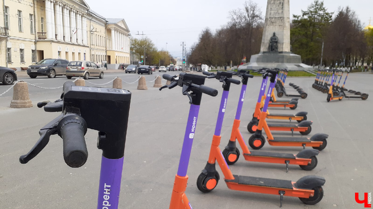 ОСАГО для электросамокатов может стать нормой. Владельцев индивидуальных средств передвижения предлагают обязать оформлять страховку. Сколько она может стоить и в чем могут возникнуть проблемы, разбирался «Ключ-Медиа».