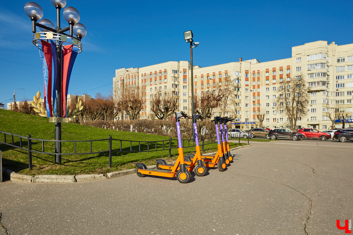 ОСАГО для электросамокатов может стать нормой. Владельцев индивидуальных средств передвижения предлагают обязать оформлять страховку. Сколько она может стоить и в чем могут возникнуть проблемы, разбирался «Ключ-Медиа».