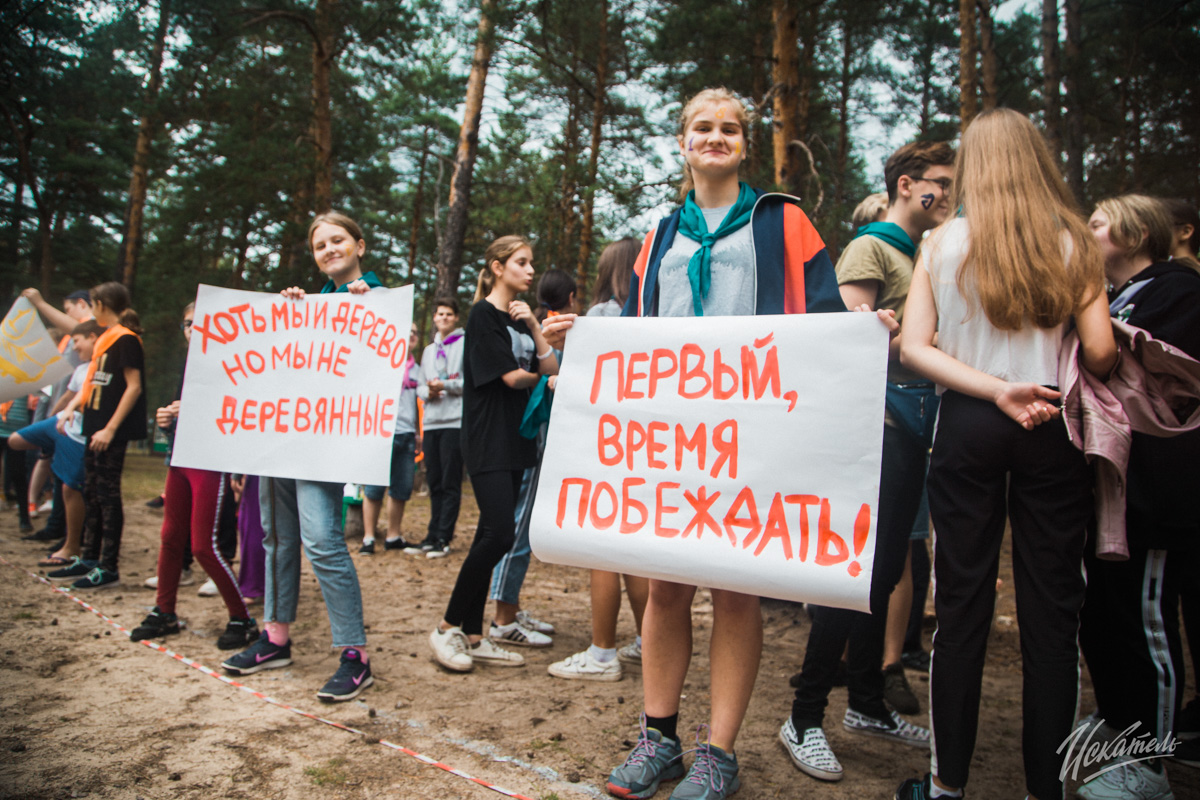 Необычный лагерь, квартирники, фестивали. О форматах нескучного досуга для активных детей и их родителей, а особенно о разрушающем стереотипы лагере с комиссарами, лидерами мнений и уроками дизайна по утрам рассказывает руководитель педотряда «Родник», директор одноименной НКО Кирилл Губин.