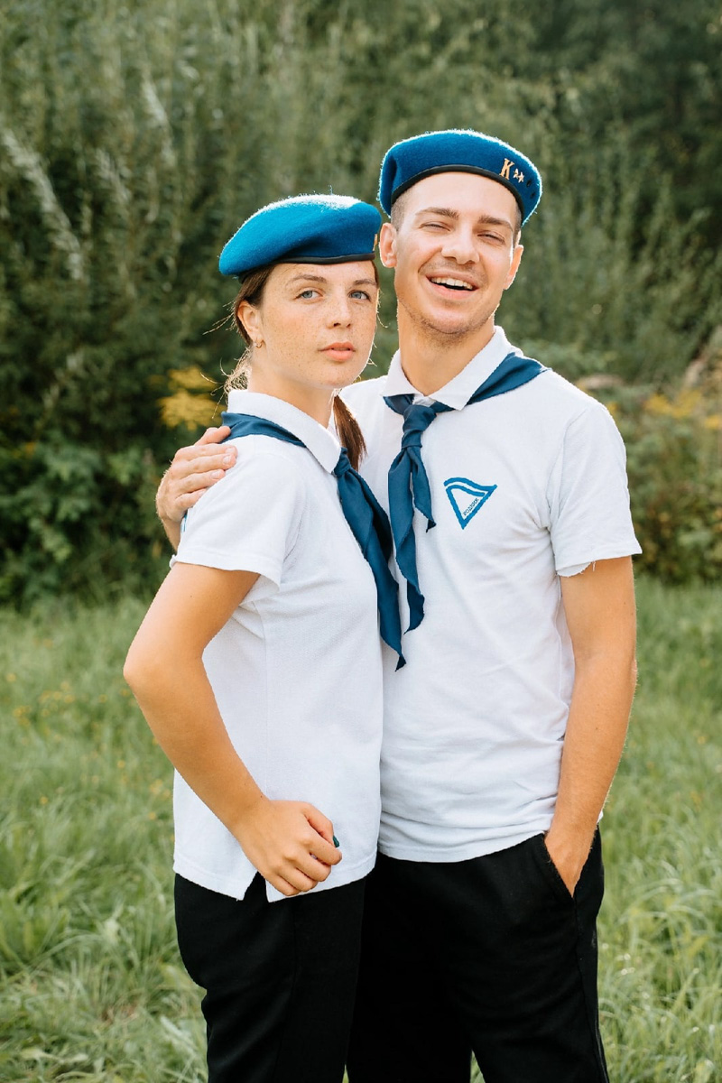 Необычный лагерь, квартирники, фестивали. О форматах нескучного досуга для активных детей и их родителей, а особенно о разрушающем стереотипы лагере с комиссарами, лидерами мнений и уроками дизайна по утрам рассказывает руководитель педотряда «Родник», директор одноименной НКО Кирилл Губин.