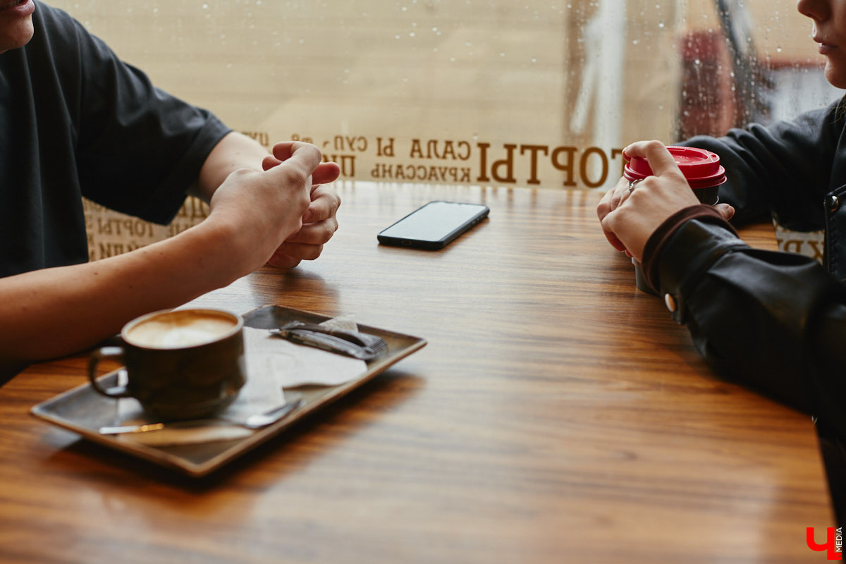 Необычный лагерь, квартирники, фестивали. О форматах нескучного досуга для активных детей и их родителей, а особенно о разрушающем стереотипы лагере с комиссарами, лидерами мнений и уроками дизайна по утрам рассказывает руководитель педотряда «Родник», директор одноименной НКО Кирилл Губин.