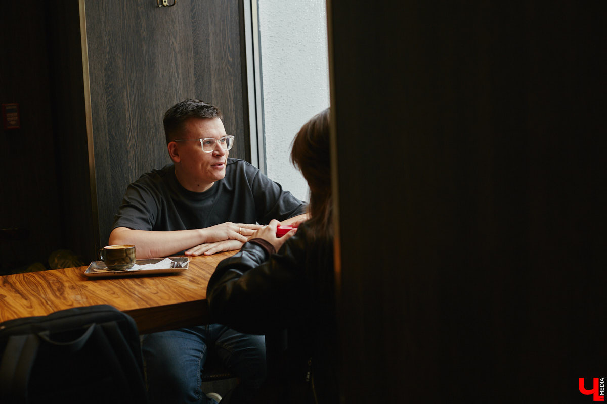 Необычный лагерь, квартирники, фестивали. О форматах нескучного досуга для активных детей и их родителей, а особенно о разрушающем стереотипы лагере с комиссарами, лидерами мнений и уроками дизайна по утрам рассказывает руководитель педотряда «Родник», директор одноименной НКО Кирилл Губин.