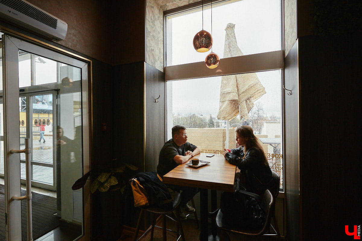 Необычный лагерь, квартирники, фестивали. О форматах нескучного досуга для активных детей и их родителей, а особенно о разрушающем стереотипы лагере с комиссарами, лидерами мнений и уроками дизайна по утрам рассказывает руководитель педотряда «Родник», директор одноименной НКО Кирилл Губин.