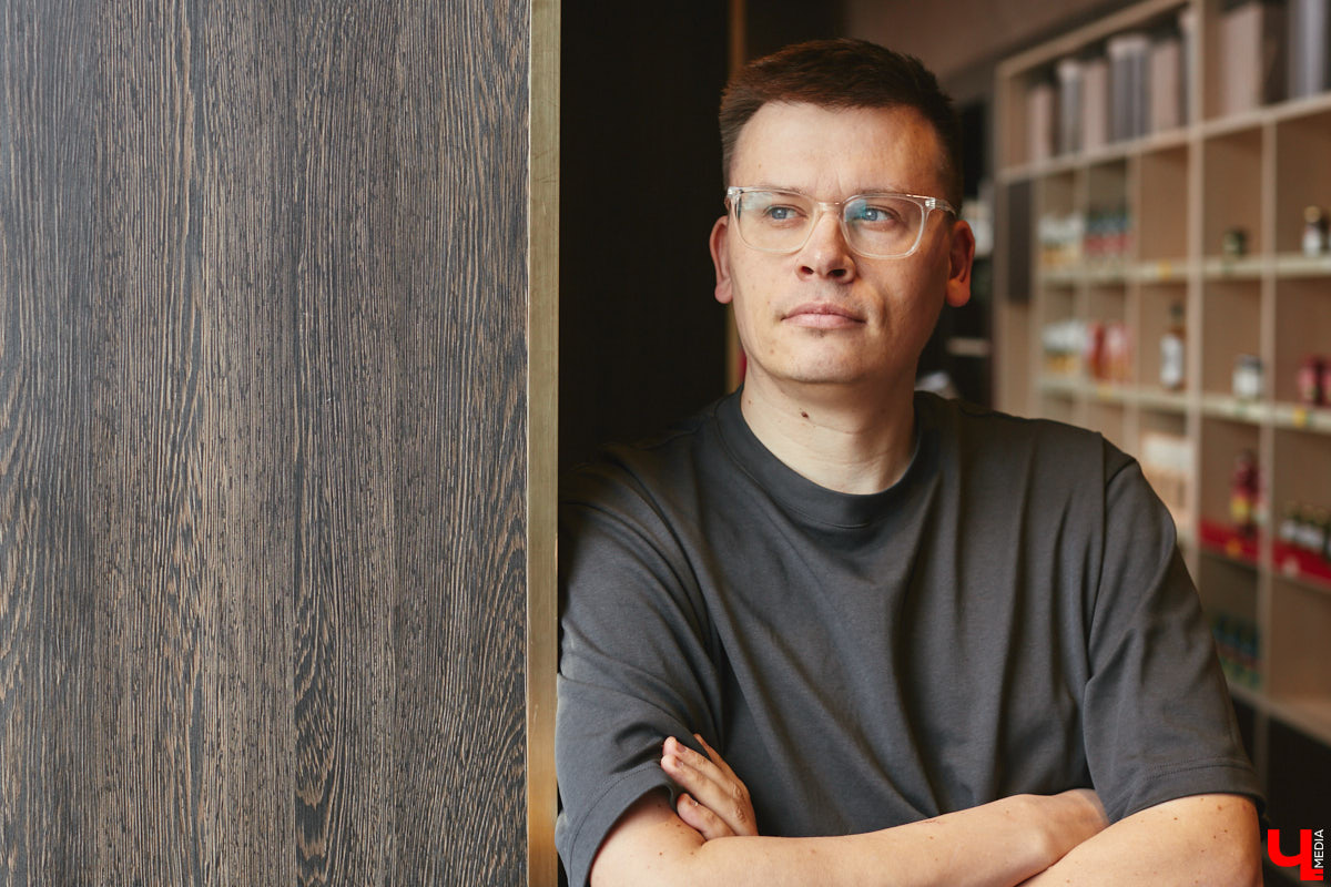 Необычный лагерь, квартирники, фестивали. О форматах нескучного досуга для активных детей и их родителей, а особенно о разрушающем стереотипы лагере с комиссарами, лидерами мнений и уроками дизайна по утрам рассказывает руководитель педотряда «Родник», директор одноименной НКО Кирилл Губин.