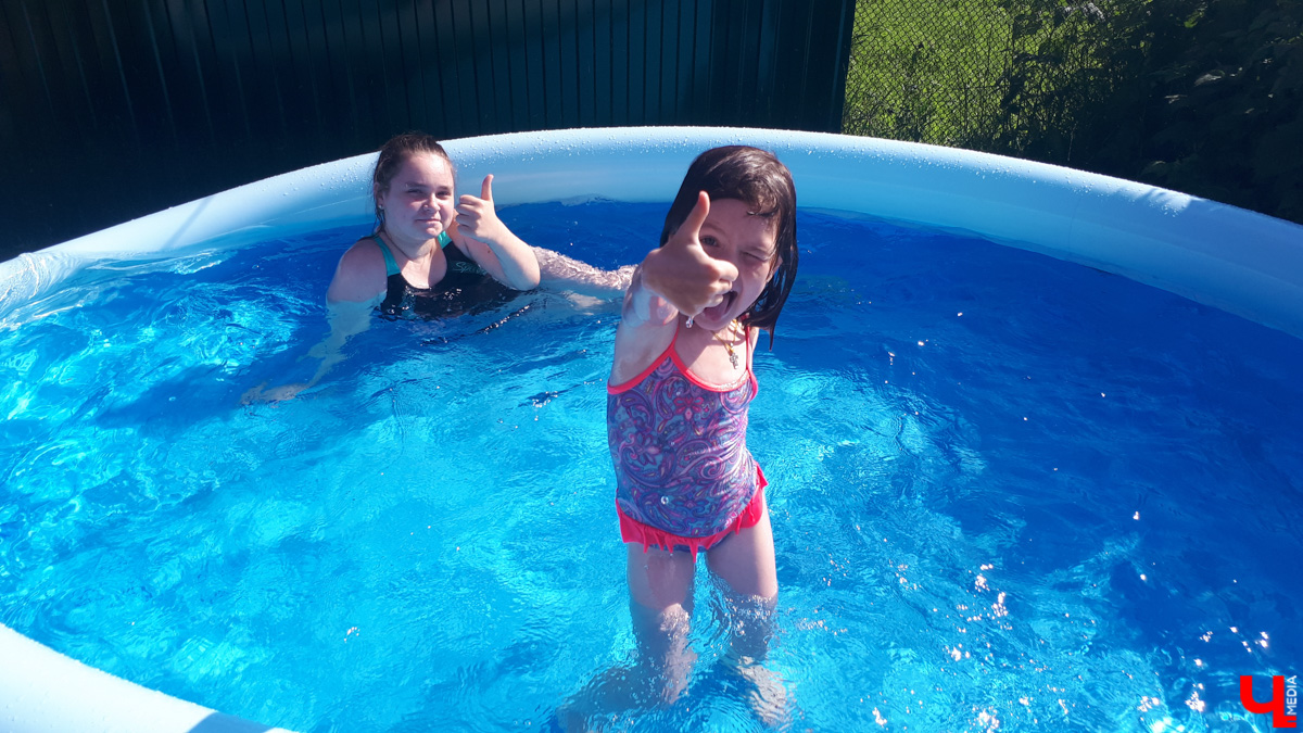 Забронировать номера в гостиницах на юге России можно со скидками. Отельеры начали снижать цены на летний отдых у моря. В одном случае стоимость падает на 10%, а в другом – на 45%. С чем это связано, и где теперь планируют провести отпуск жители страны?